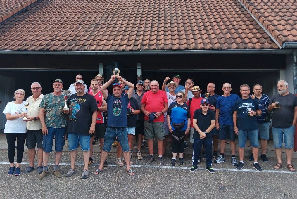 Vingt doublettes au tournoi de pÃ©tanques